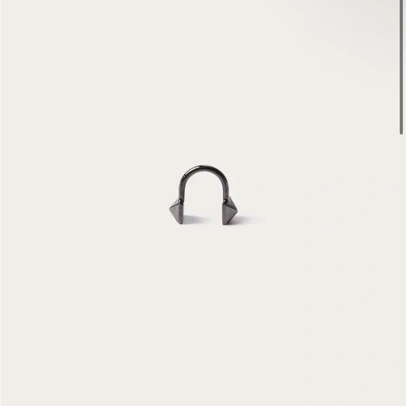 VALENTINO Unique Gunmetal Elegant Jewelry Piece - Picture 14 of 16